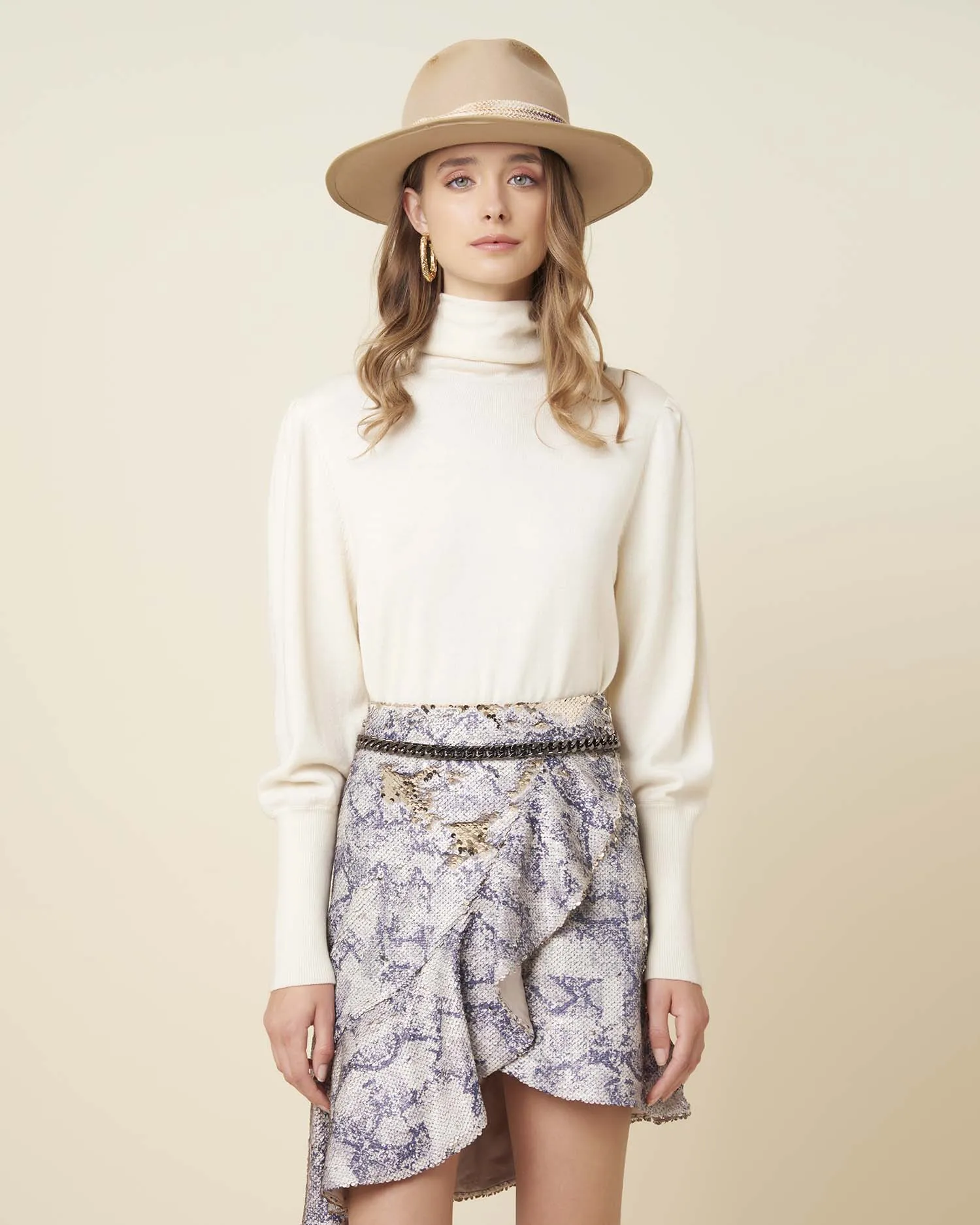 Puffed sleeves turtleneck