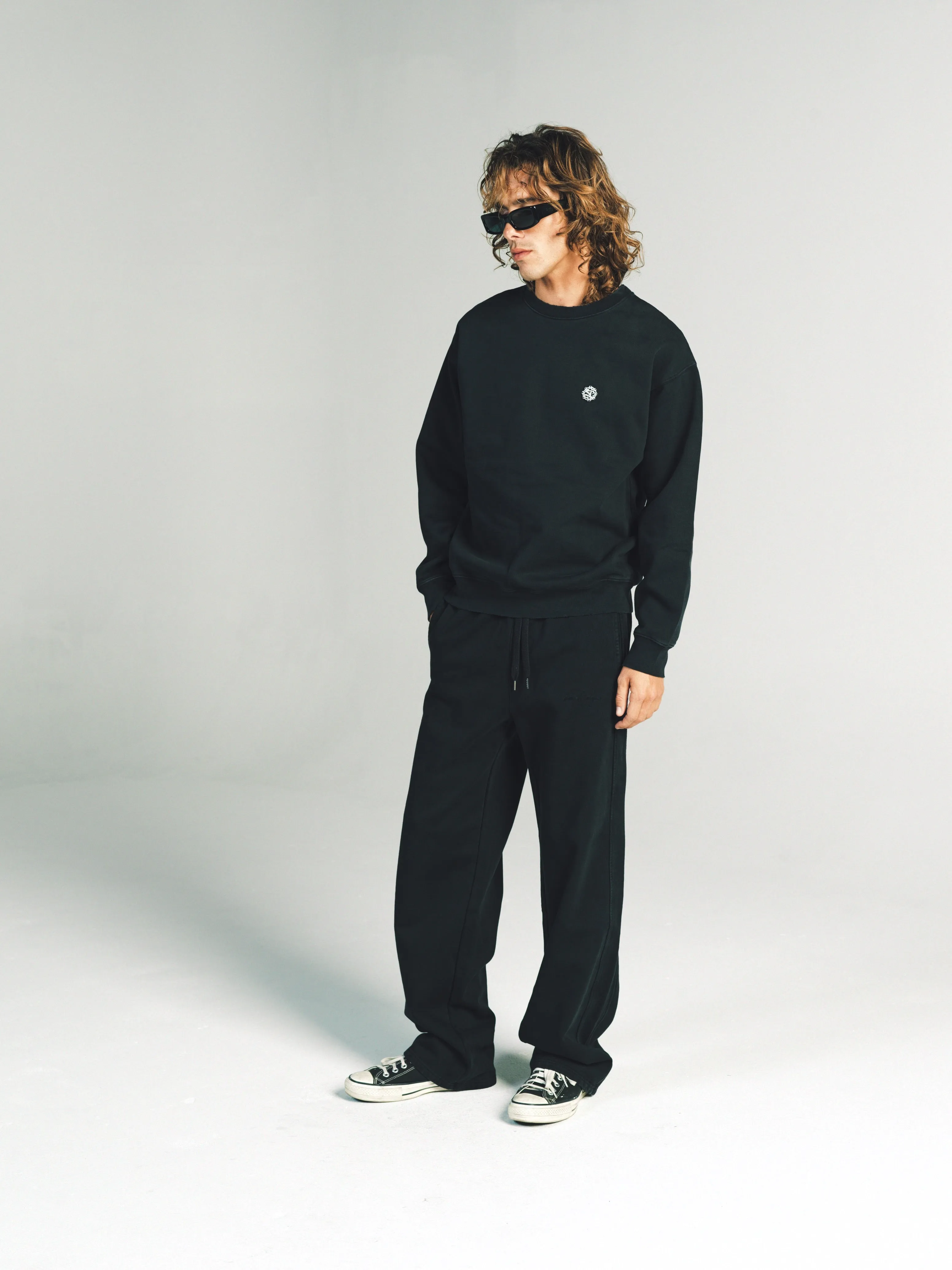 PULLOVER CROWN OF THORNS CREWNECK | VINTAGE BLACK