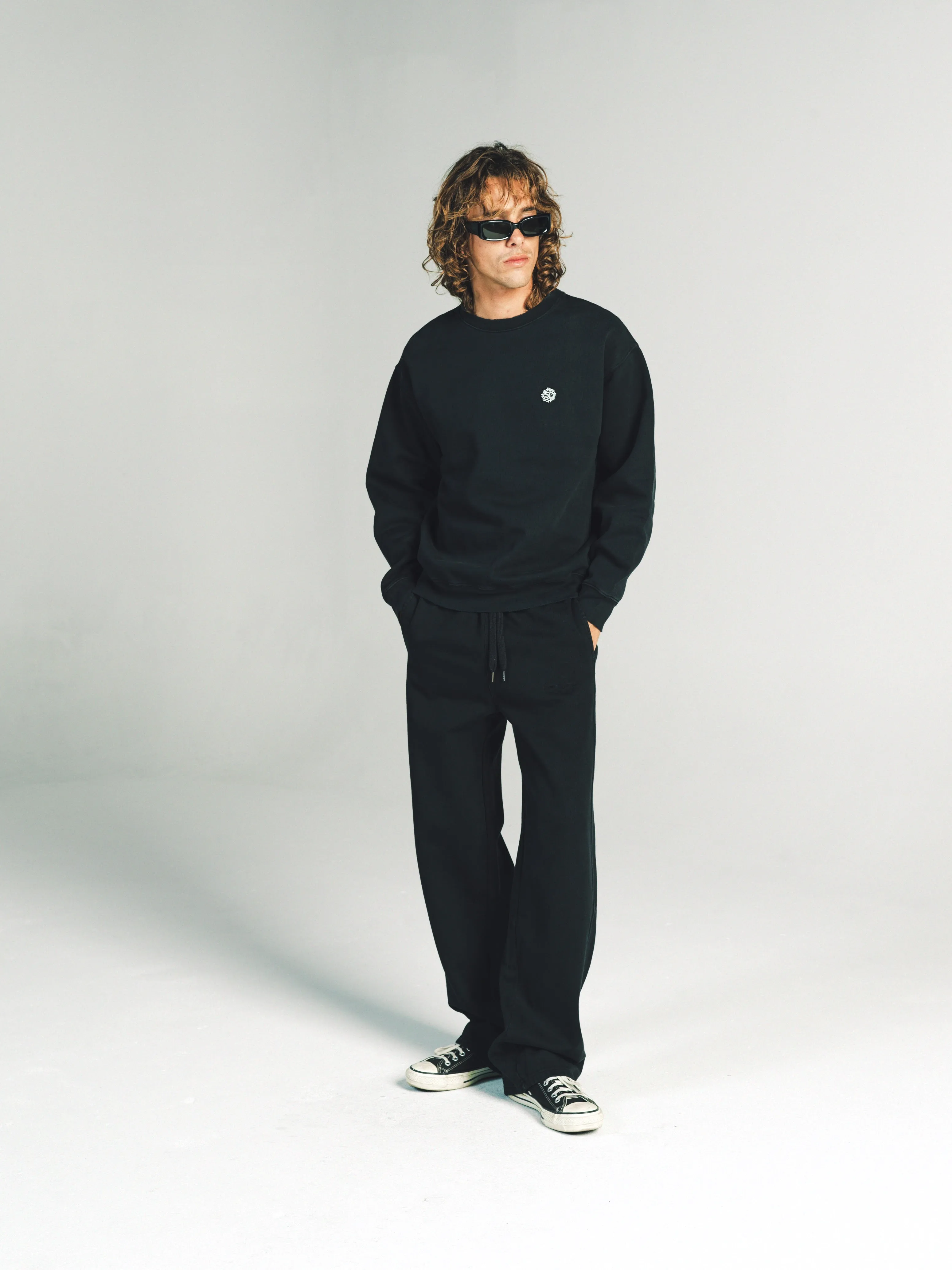 PULLOVER CROWN OF THORNS CREWNECK | VINTAGE BLACK