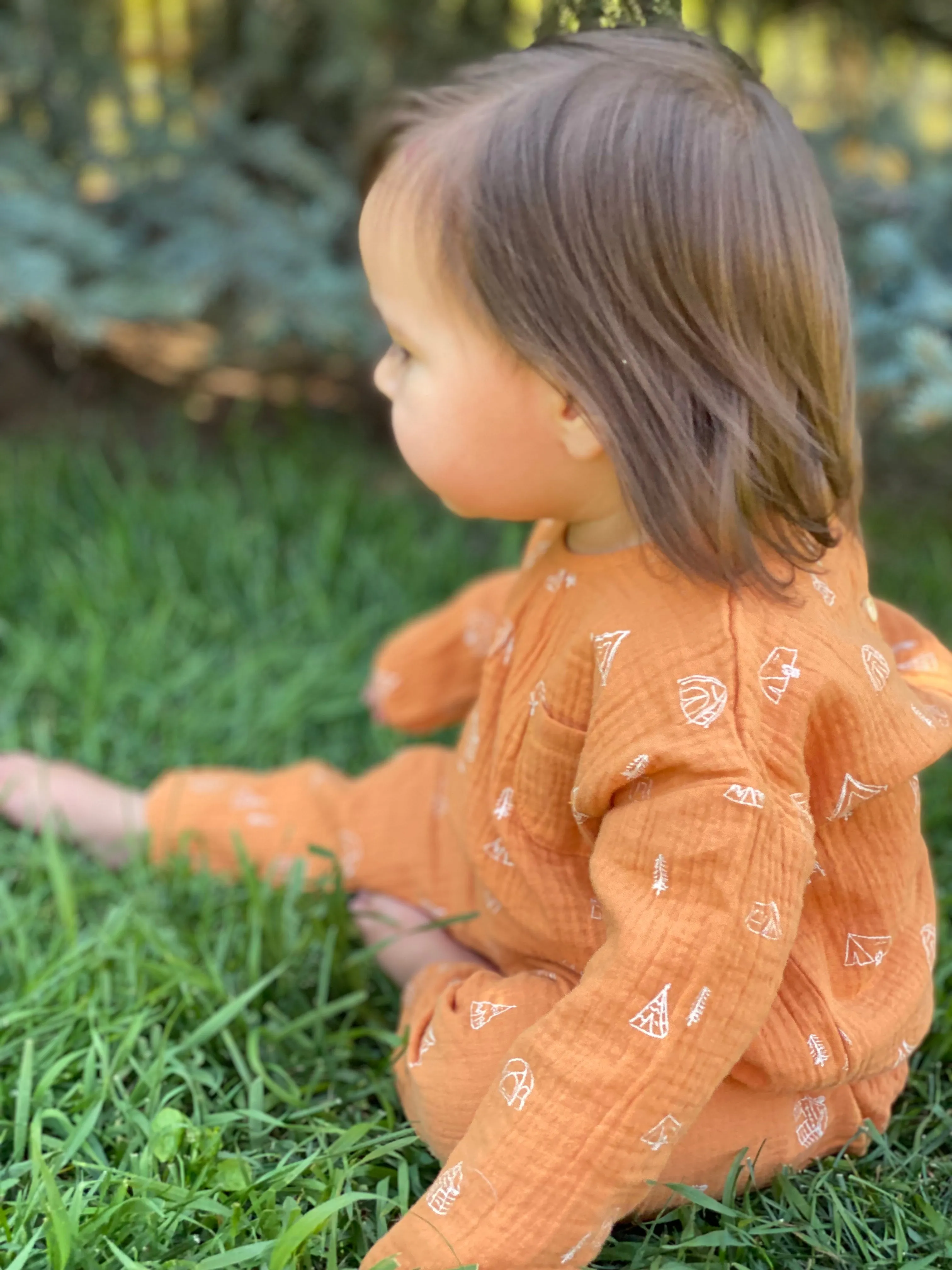 Taylor top in pumpkin tents print